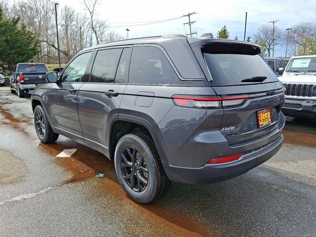 2026 Jeep Grand Cherokee Laredo Altitude