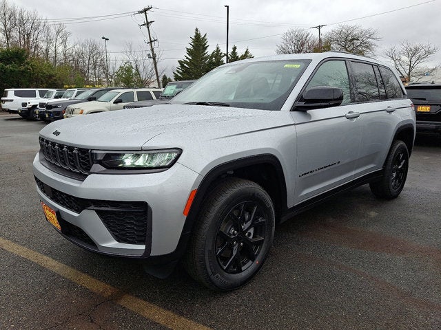 2026 Jeep Grand Cherokee Laredo Altitude