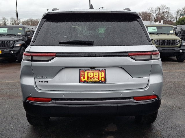 2026 Jeep Grand Cherokee Laredo Altitude