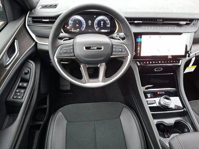 2026 Jeep Grand Cherokee Laredo Altitude