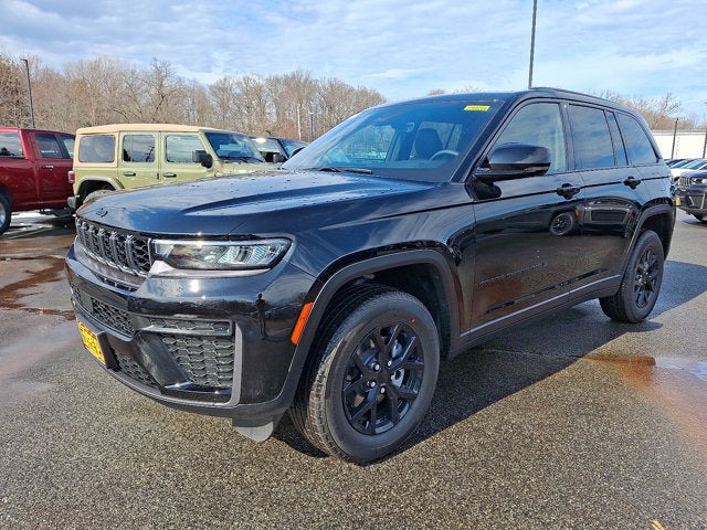 2026 Jeep Grand Cherokee Laredo Altitude
