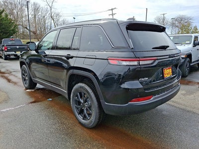 2026 Jeep Grand Cherokee Laredo Altitude