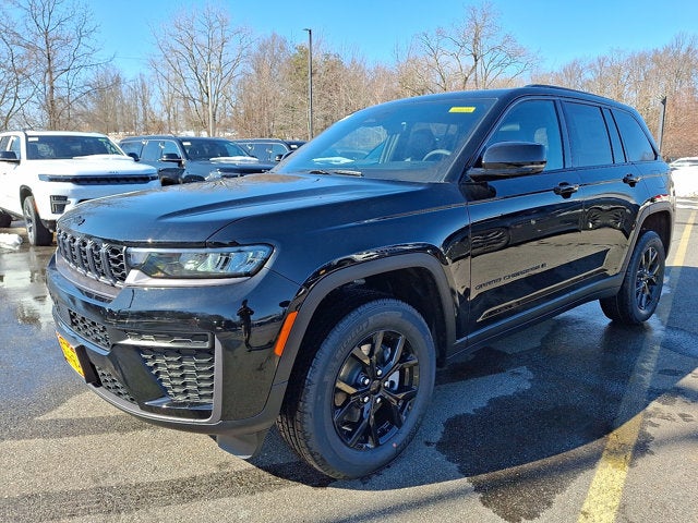 2026 Jeep Grand Cherokee Laredo Altitude