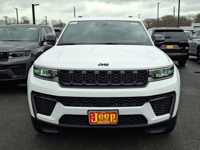 2026 Jeep Grand Cherokee Laredo Altitude