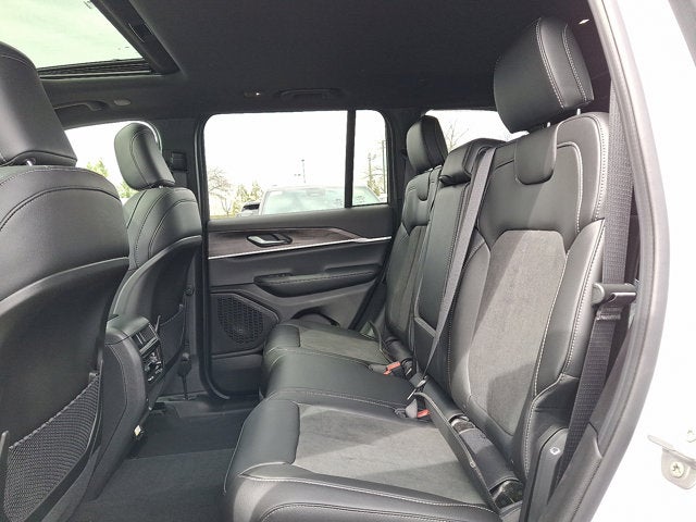 2026 Jeep Grand Cherokee Laredo Altitude