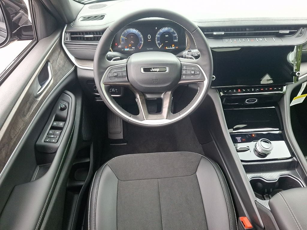 2026 Jeep Grand Cherokee Laredo Altitude