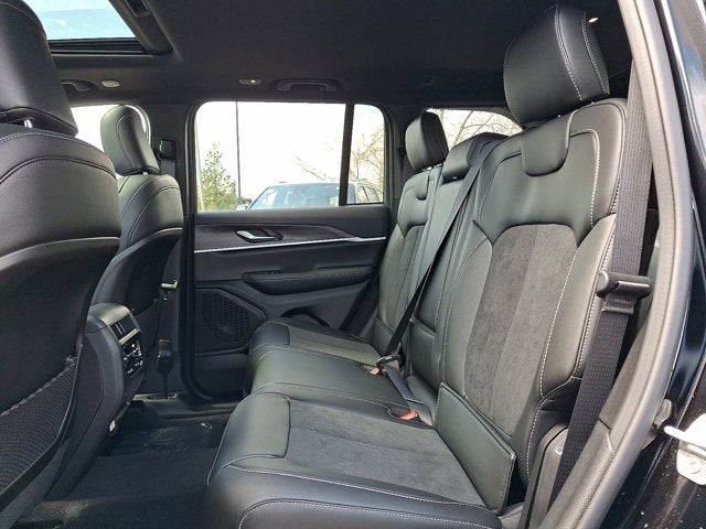 2026 Jeep Grand Cherokee Laredo Altitude