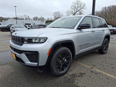 2026 Jeep Grand Cherokee Laredo Altitude
