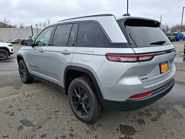 2026 Jeep Grand Cherokee Laredo Altitude