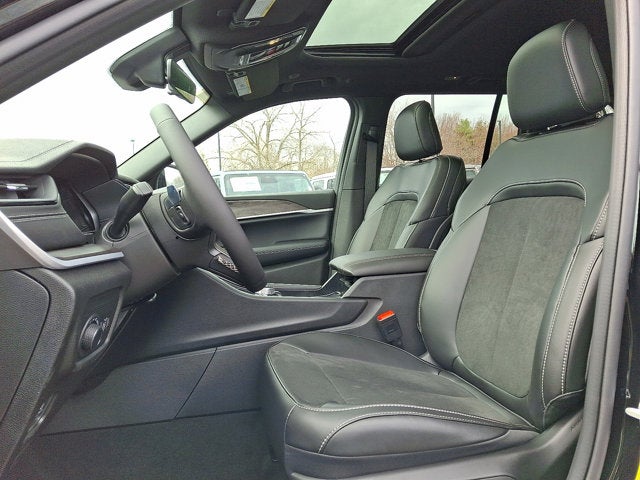 2026 Jeep Grand Cherokee Laredo Altitude