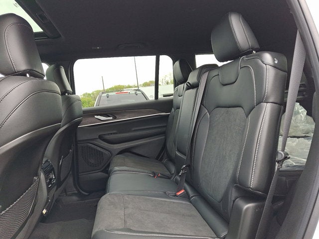 2026 Jeep Grand Cherokee L Laredo Altitude