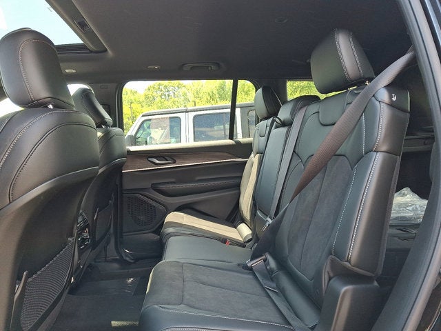 2026 Jeep Grand Cherokee L Laredo Altitude