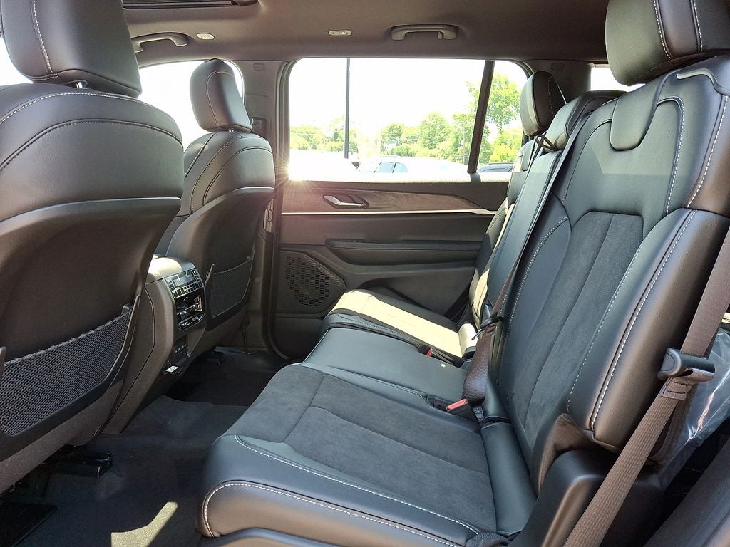 2026 Jeep Grand Cherokee L Laredo Altitude