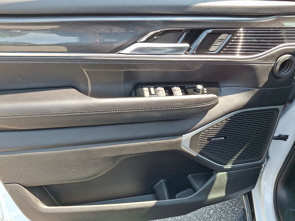2023 Jeep Wagoneer Base