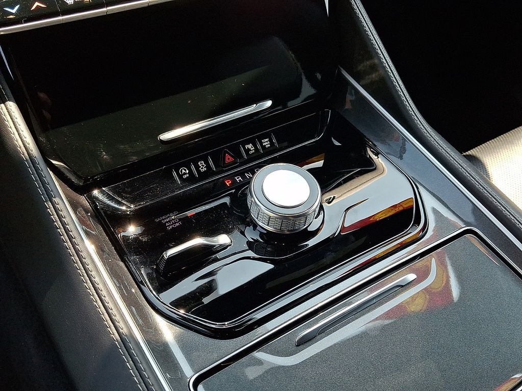 2023 Jeep Wagoneer Base