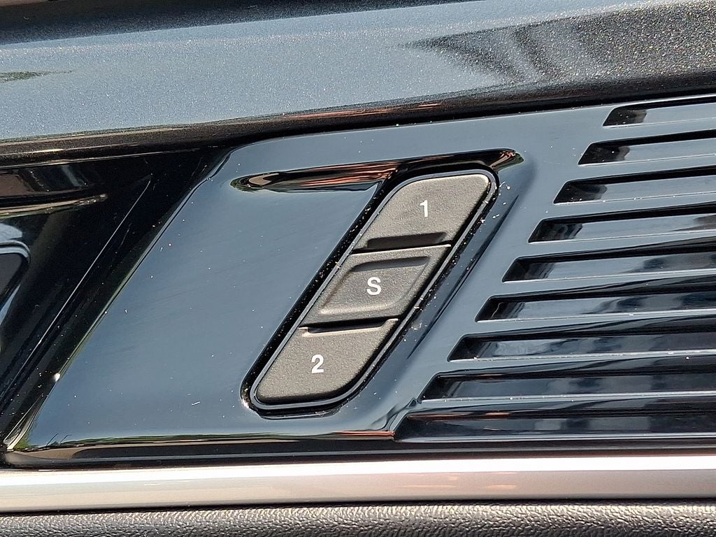 2023 Jeep Wagoneer Base