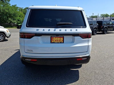 2023 Jeep Wagoneer Base