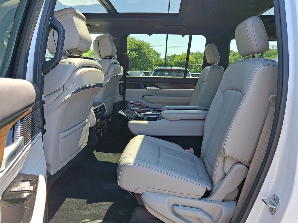 2025 Jeep Grand Wagoneer Base
