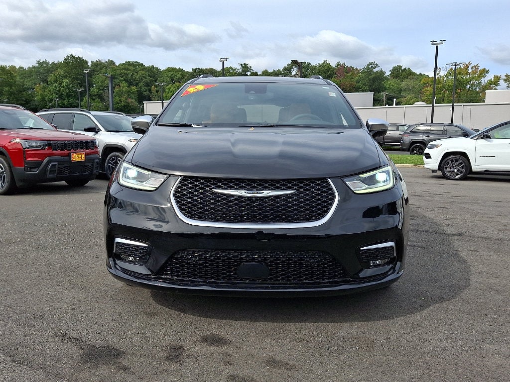 2025 Chrysler Pacifica Hybrid Pinnacle