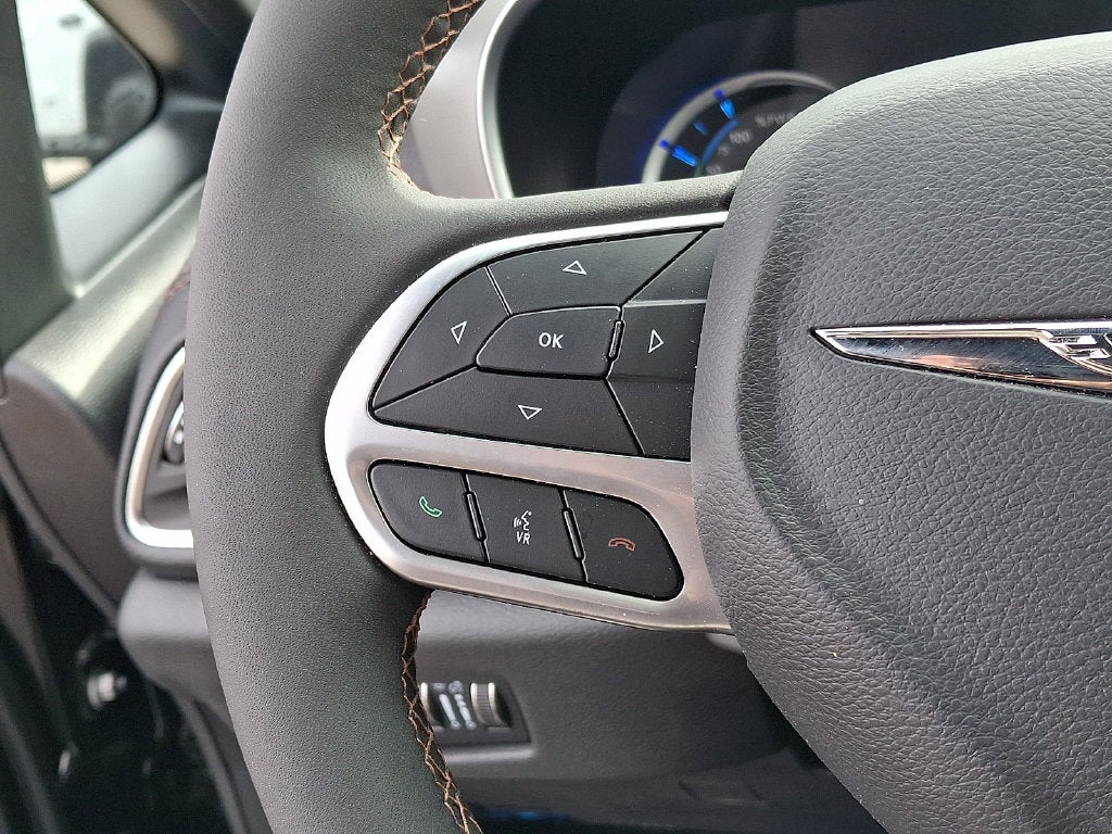 2025 Chrysler Pacifica Hybrid Pinnacle