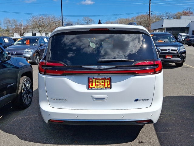 2024 Chrysler Pacifica Hybrid Pinnacle
