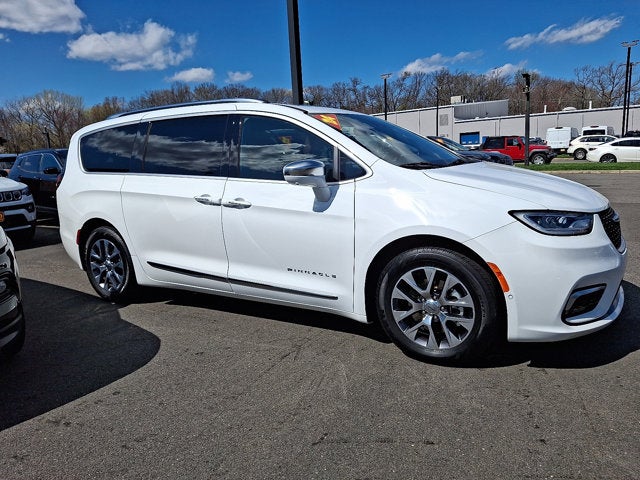 2024 Chrysler Pacifica Hybrid Pinnacle